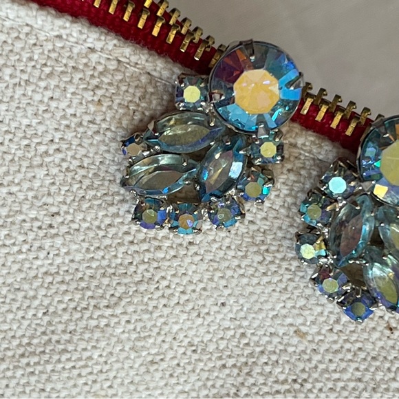 VINTAGE AURORA BOREALIS EAR CLIP ONS - Picture 4 of 5